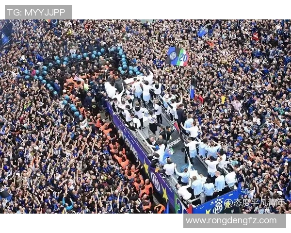 国米夺冠游行定于5月17日将在大教堂广场举行庆祝活动 国米夺冠游行定于5月17日将在大教堂广场举行庆祝活动